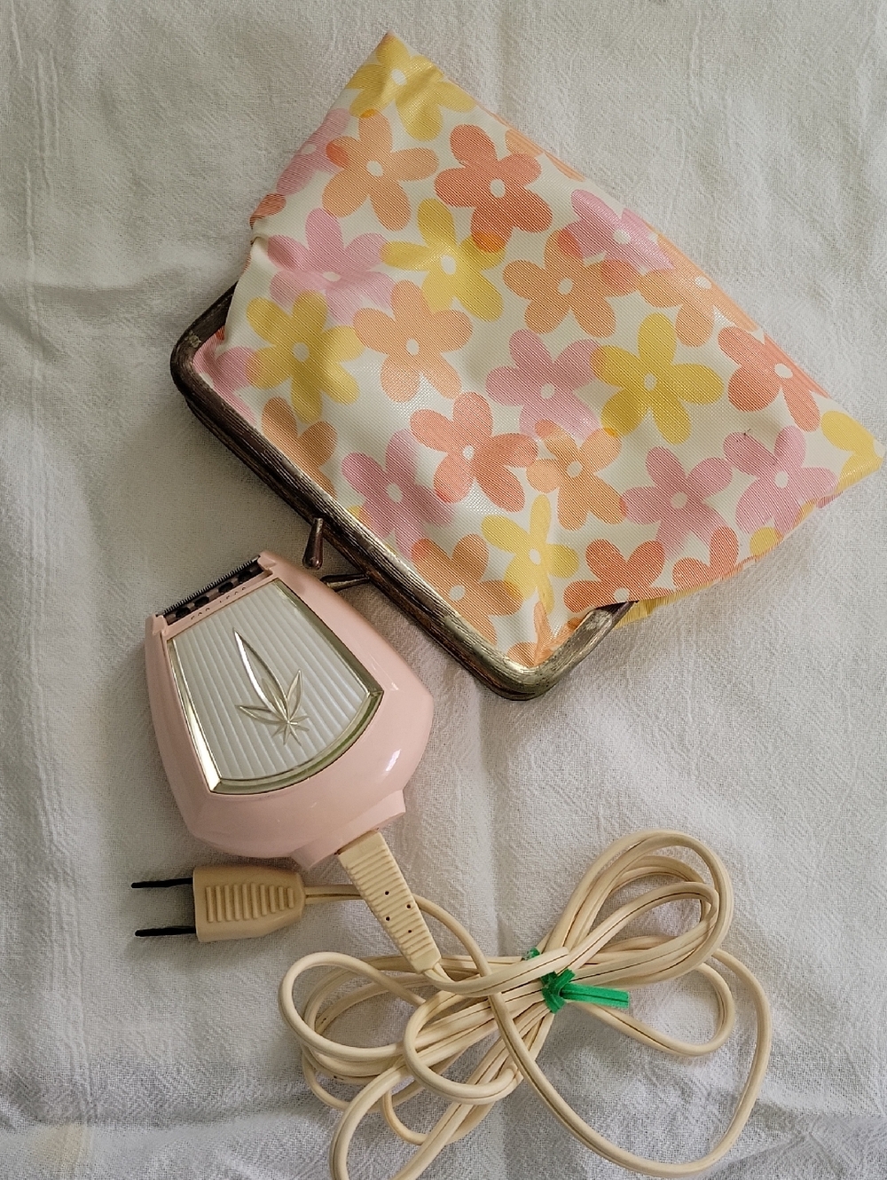 Lady Sunbeam 1960's Pink Electric Shaver With Cord And Floral Vinyl Case. Works.
